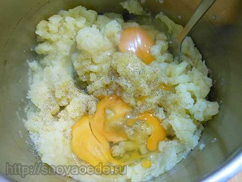 Запеканка из картофельного пюре, мяса и овощей