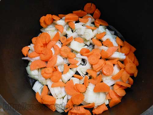 лук и морковь порезать