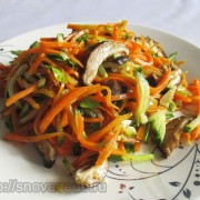 Салат с грибами, морковью и огурцами